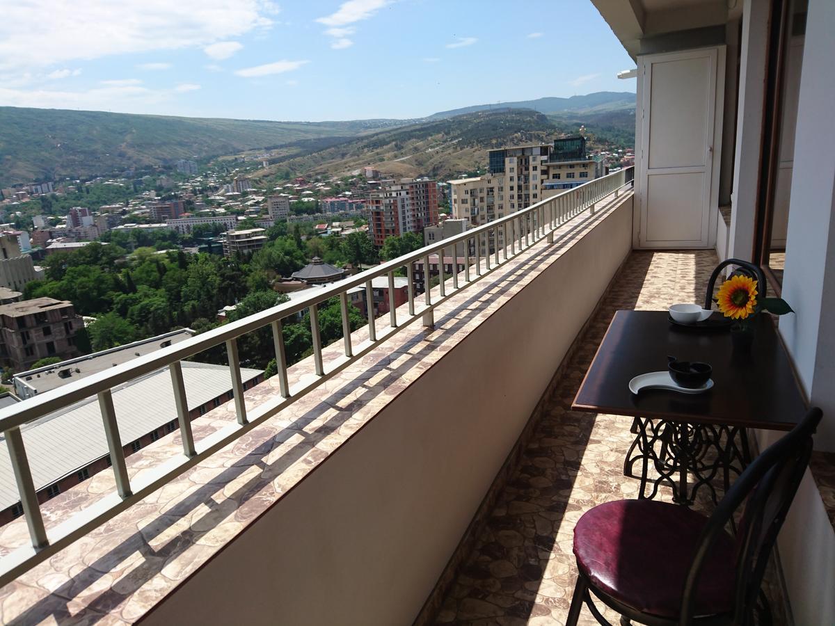 Spacious 2 Bedroom Apartment Tbilisi Exterior foto